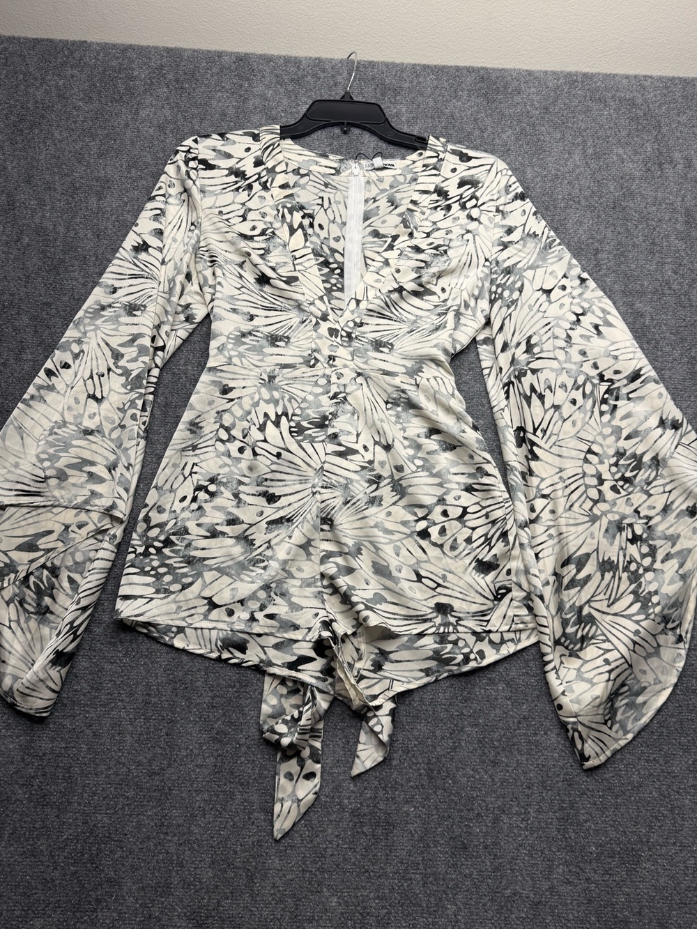 Fashion Nova Women's Medium Tie-Front Long Sleeve vintage style romper Nwt